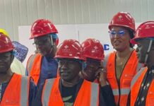 Les députés de la 10ᵉ législature visitent le chantier du futur siège du Parlement