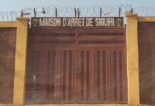 Siguiri : le procureur Dominique Loua dément toute violence contre des détenus venus de Conakry et apporte des précisions après leur décès