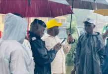 Inondations à Coyah : le maire Elhadj Mohamed Bangoura et les forces de défense et de sécurité au chevet des populations sinistrées