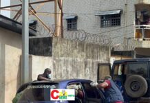 URGENT – CONAKRY : Deux corps sans vie découverts dans une voiture à Petit Simbaya